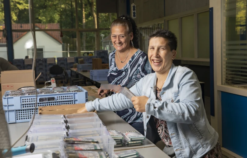 Aan het werk in de productie werkplaats